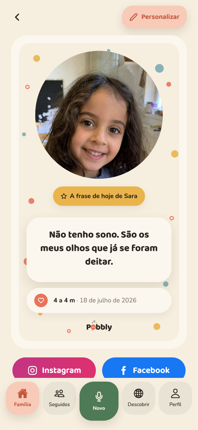 Um cartão do Pobbly: a frase 'Não tenho sono. São os meus olhos que já se foram deitar.' num balão grande sob uma fotografia redonda da Sara, com a idade e a data dela em baixo.