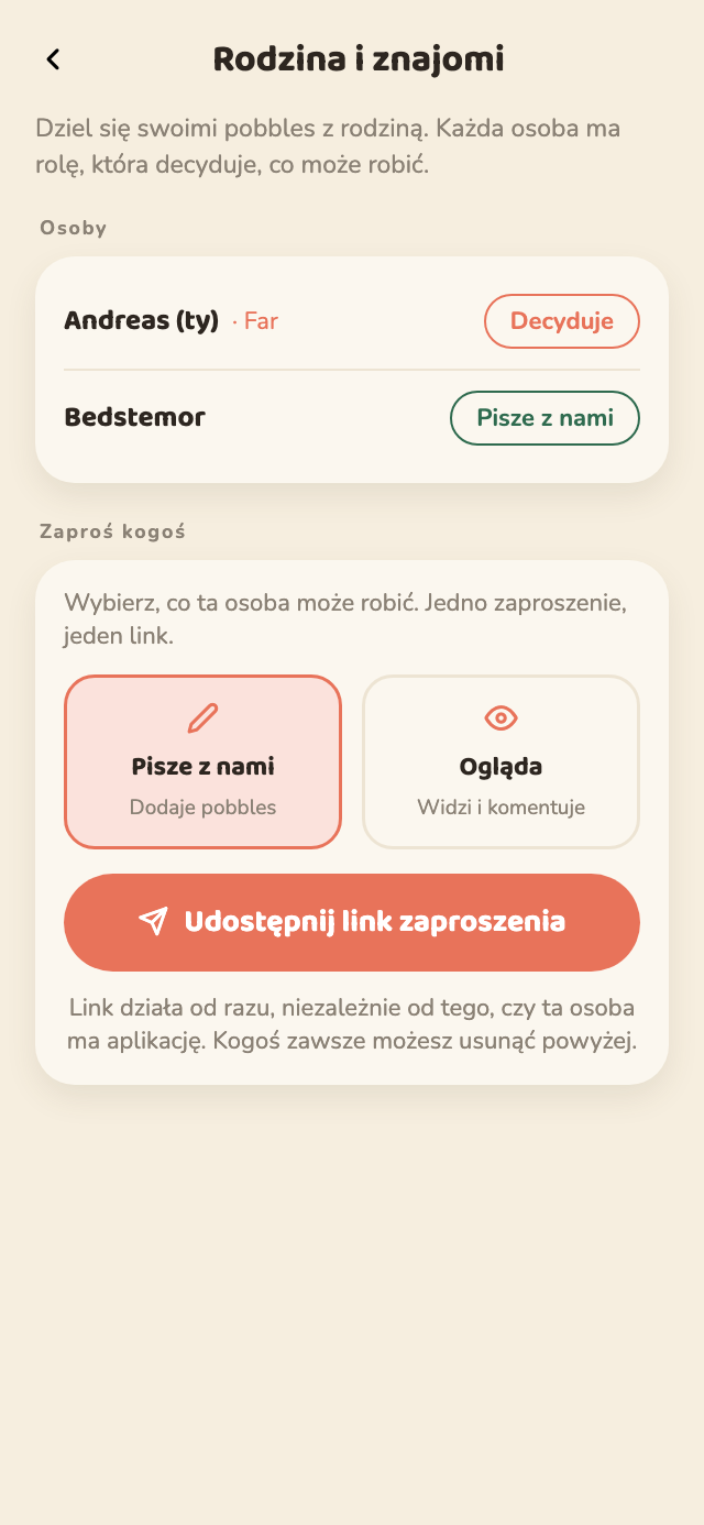 Ekran Rodzina i znajomi w Pobbly, gdzie widać, kto należy do rodziny i jaką ma rolę, oraz przycisk do udostępnienia linku z zaproszeniem.